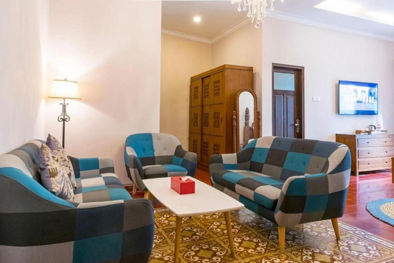 กูตุส กูตุส เคลมมี เฮาส์ Hotel ยอกยาการ์ตา ภายนอก รูปภาพ