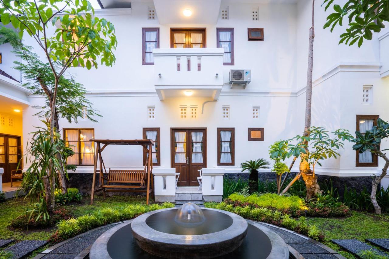 กูตุส กูตุส เคลมมี เฮาส์ Hotel ยอกยาการ์ตา ภายนอก รูปภาพ
